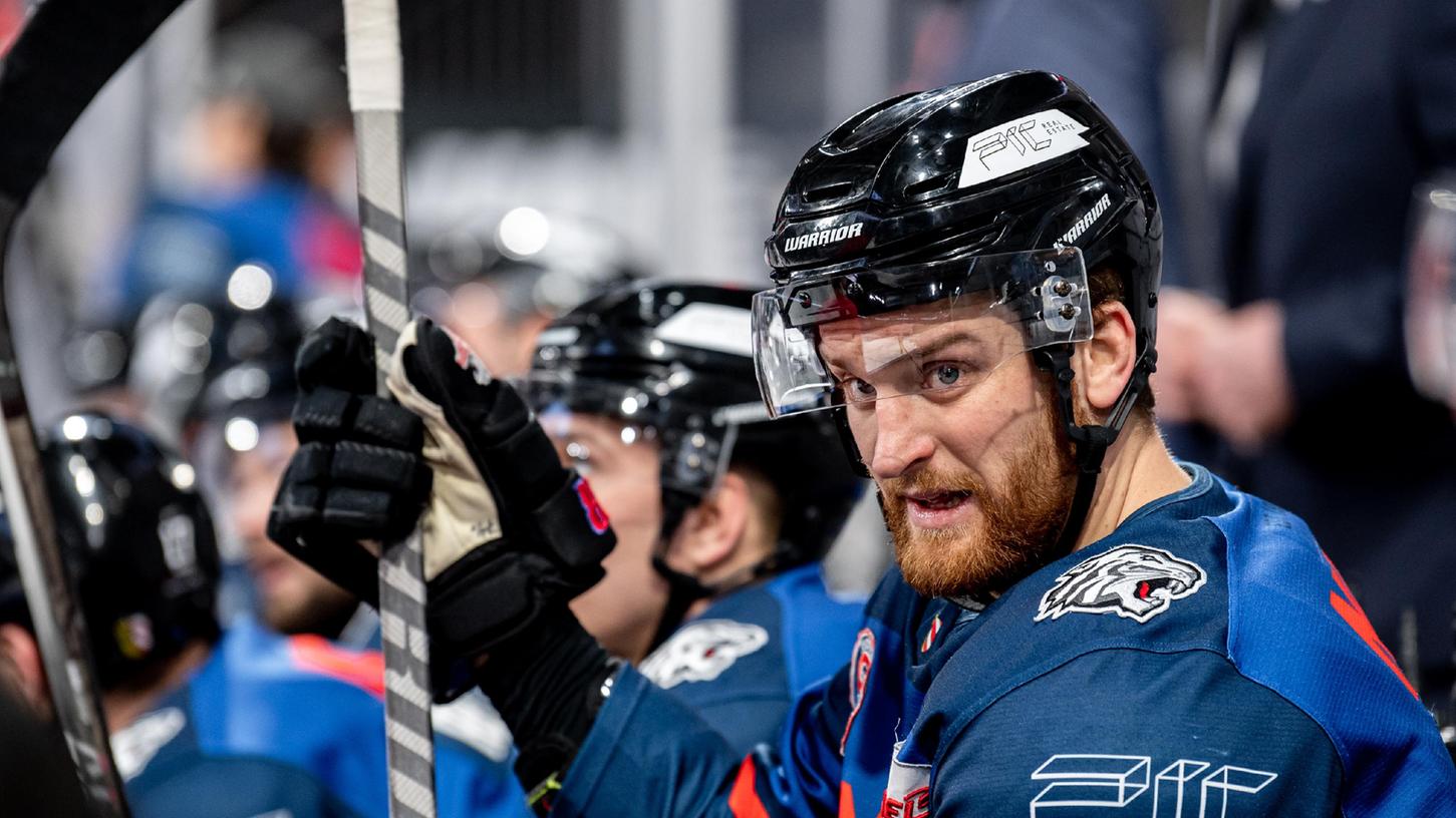 Back to business: Dane Fox traf gegen Augsburg zweimal.
Back to business: Dane Fox traf gegen Augsburg zweimal.