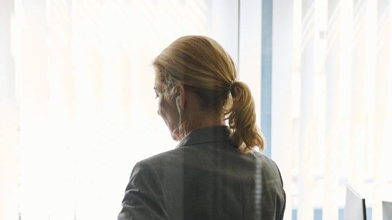 In den Topetagen der börsennotierten deutschen Unternehmen arbeiten so viele Frauen wie nie zuvor. Mit 13,4 Prozent ist die Quote im internationalen Vergleich aber immer noch sehr gering. In den Topetagen der börsennotierten deutschen Unternehmen arbeiten so viele Frauen wie nie zuvor. Mit 13,4 Prozent ist die Quote im internationalen Vergleich aber immer noch sehr gering.