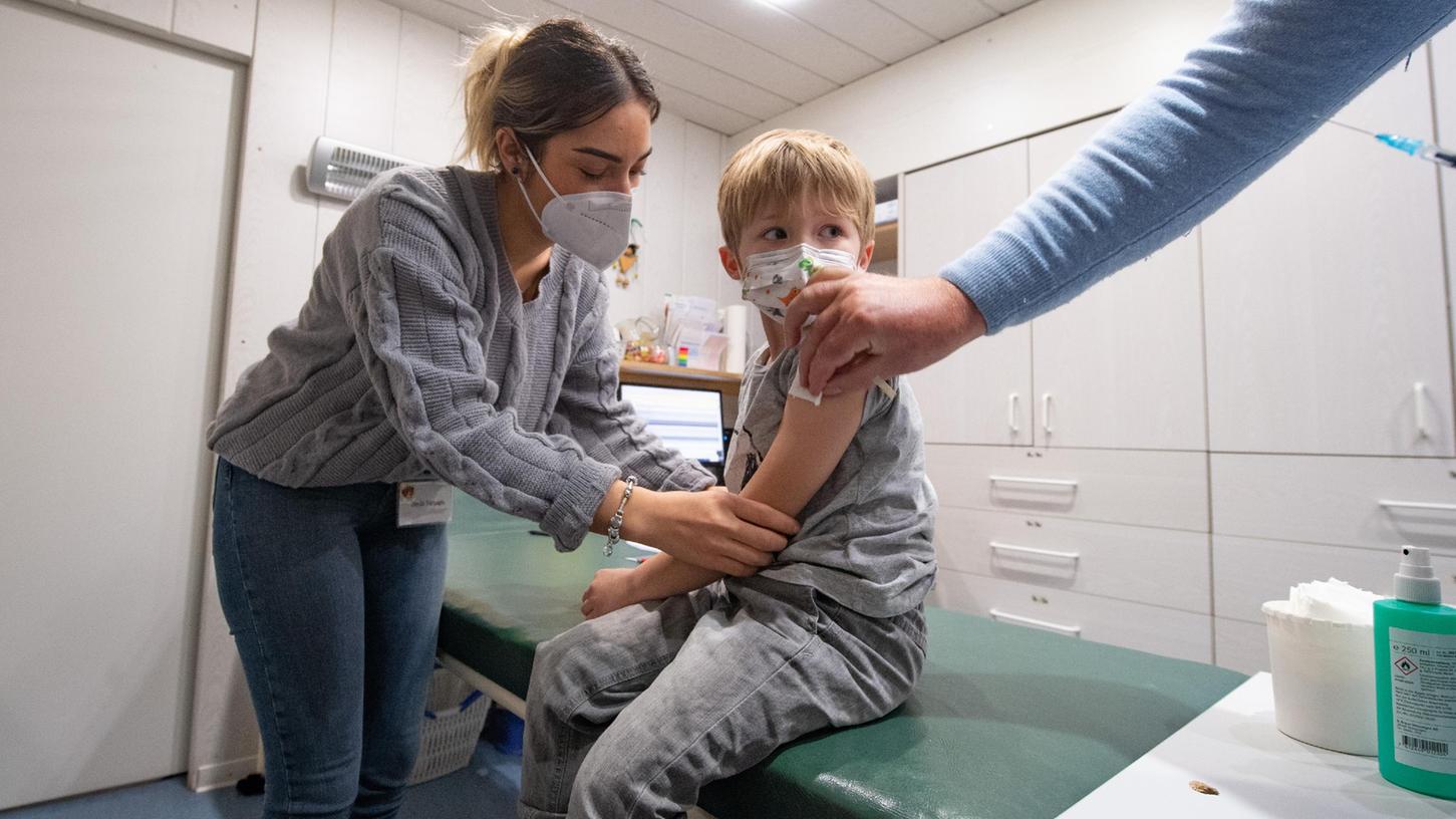 Im Landkreis Ansbach gibt es in verschiedenen Städten und Gemeinden ein spezielles Impfangebot für Kinder. (Symbolbild)