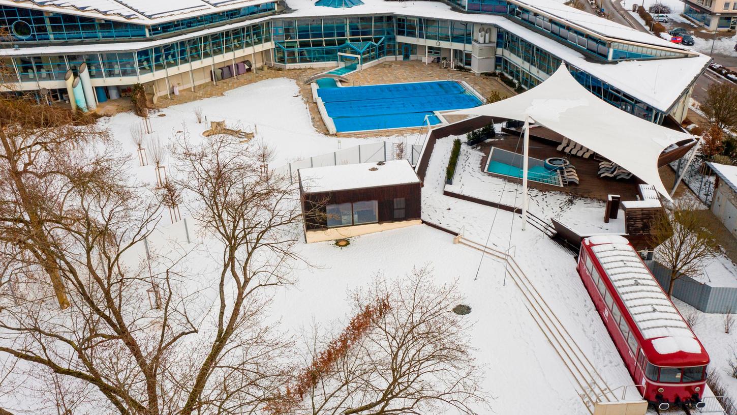 Motiv: Der Saunabereich der Altmühltherme wurde erst vergangenen Sommer fertiggestellt. Aktuell ist die Therme im Lockdown, denkt aber über die Errichtung von Schlafplätzen im Außenbereich - vielleicht mit Sleeperoo - in der warmen Jahreszeit nacht. Foto: Günther Trescher Motiv: Der Saunabereich der Altmühltherme wurde erst vergangenen Sommer fertiggestellt. Aktuell ist die Therme im Lockdown, denkt aber über die Errichtung von Schlafplätzen im Außenbereich - vielleicht mit Sleeperoo - in der warmen Jahreszeit nacht. Foto: Günther Trescher