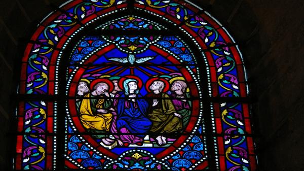 Glasfenster in einer Kirche