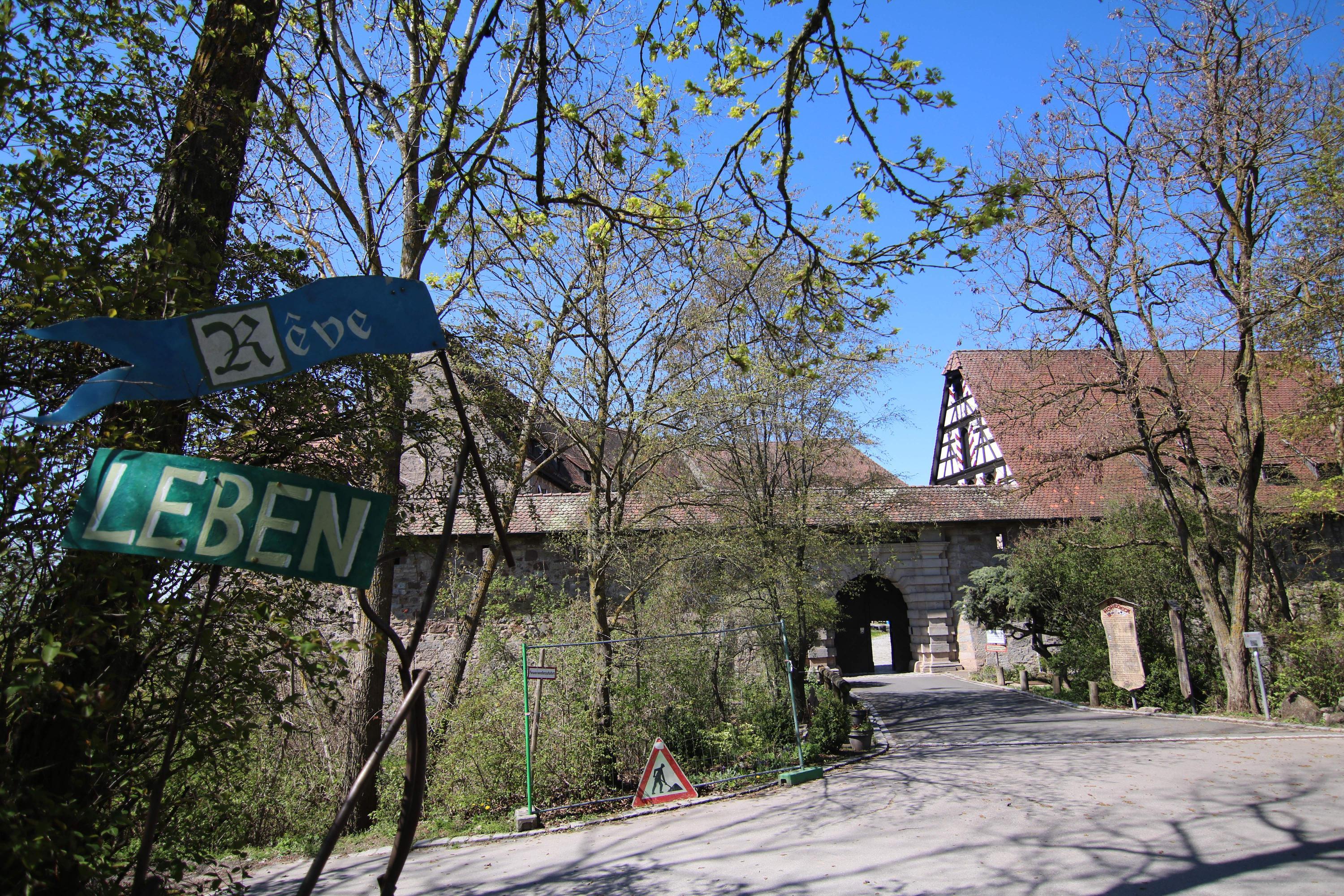 Im Normalfall sind die Tore der Burg geschlossen.