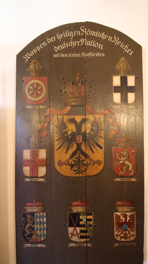 Die Wappen der früheren Kurfürsten dürfen natürlich nicht fehlen.