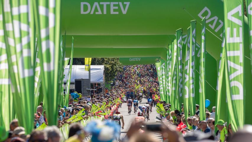 Seit 2013 ist Datev der Hauptsponsor des Triathlon-Wettbewerbs Challenge Roth. 