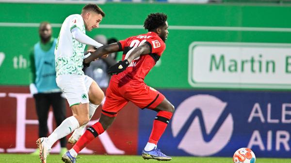 Setzte seinen persönlichen Aufwärtstrend zunächst fort und war zeitweise präsenter und handlungsschneller als noch in der Frühphase der Saison. Auch fußballerisch erinnerte er in einigen Phasen an den Paul Seguin aus der zweiten Liga. Dann aber verlor er wieder wichtige Laufduelle und spielte auch Bälle, die selbst im leisen Ronhof für ein Raunen sorgten. Tut sich noch immer schwer.