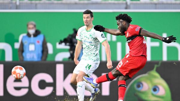 Der Abwehrchef kehrte nach zwei Monaten Verletzungspause auf den Platz zurück - und wirkte dabei so, als wäre er nie weg gewesen. Spielte sicher, gab der gesamten Mannschaft Halt und verteidigte alles, was in den Strafraum kam.