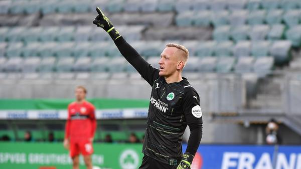 Auch nach der kurzen Winterpause ein sicherer Rückhalt. Hielt alles, was er halten musste und war auch fußballerisch sicher. Außerdem: Im dritten Heimspiel in Folge mit weißer Weste.