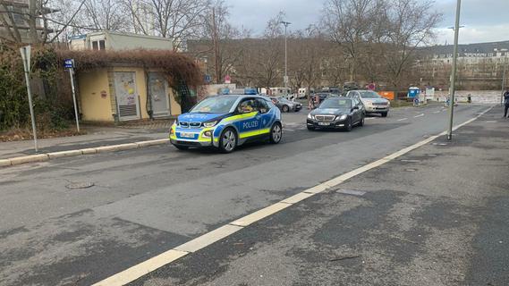 Mit einem Autokorso demonstrierten am Samstag mehr als 30 Autofahrer gegen die Impfpflicht.