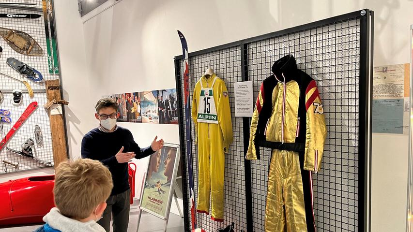 Der Rennanzug von Österreichs Abfahrtsidol Franz Klammer zählt ebenso wie viele weitere Ausrüstungsgegenstände von prominenten Sportlern zu den Exponaten in Mürzzuschlag.