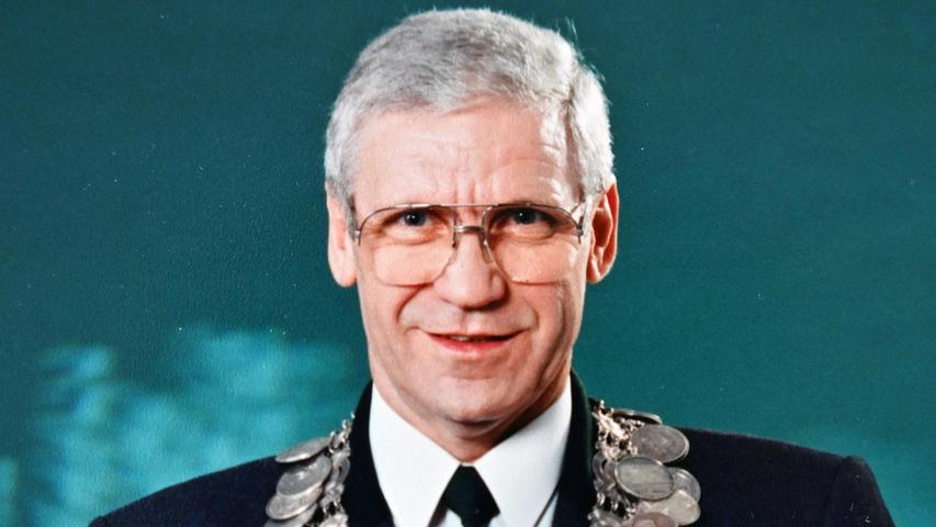 Bekam auch den Ehrenbrief der Stadt Erlangen: Ernst Müller.
Bekam auch den Ehrenbrief der Stadt Erlangen: Ernst Müller.