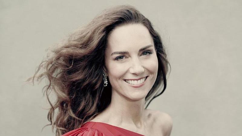 Herzogin Kate allein im Mittelpunkt: Ihr 40. Geburtstag ist für den Kensington Palast Anlass genug, neue Porträts der Frau von Prinz William zu veröffentlichen. Herzogin Kate allein im Mittelpunkt: Ihr 40. Geburtstag ist für den Kensington Palast Anlass genug, neue Porträts der Frau von Prinz William zu veröffentlichen.