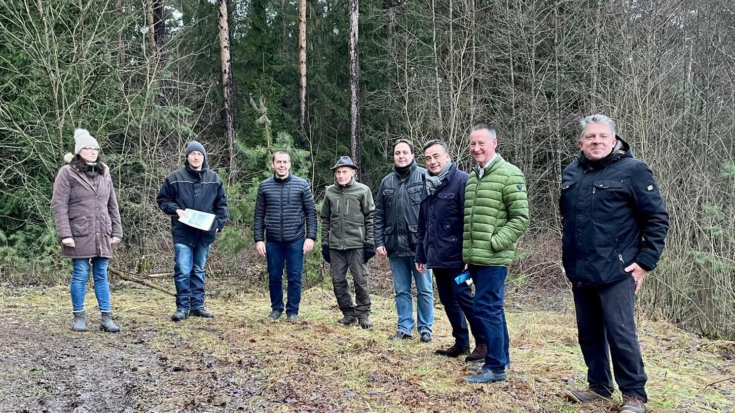 Die Bürgerinitiative „Kein ICE Werk bei Harrlach“ hatte Fürths Oberbürgermeister Thomas Jung (2.v.re.), den SPD-Kreistags-Fraktionsvorsitzenden Ben Schwarz, Robert Pfann und Andreas Buckreus zum Informationsaustausch eingeladen.  