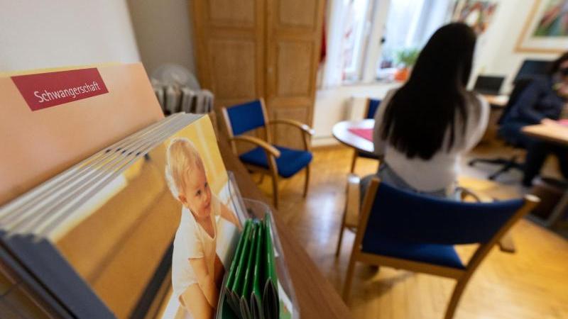 Persönliche Beratungsgespräche sind während der Pandemie manchmal nicht möglich. Gerade auf dem Land könne die Onlineberatung den Kontakt zwischen Beratungsstelle und Klientinnen erleichtern. Persönliche Beratungsgespräche sind während der Pandemie manchmal nicht möglich. Gerade auf dem Land könne die Onlineberatung den Kontakt zwischen Beratungsstelle und Klientinnen erleichtern.