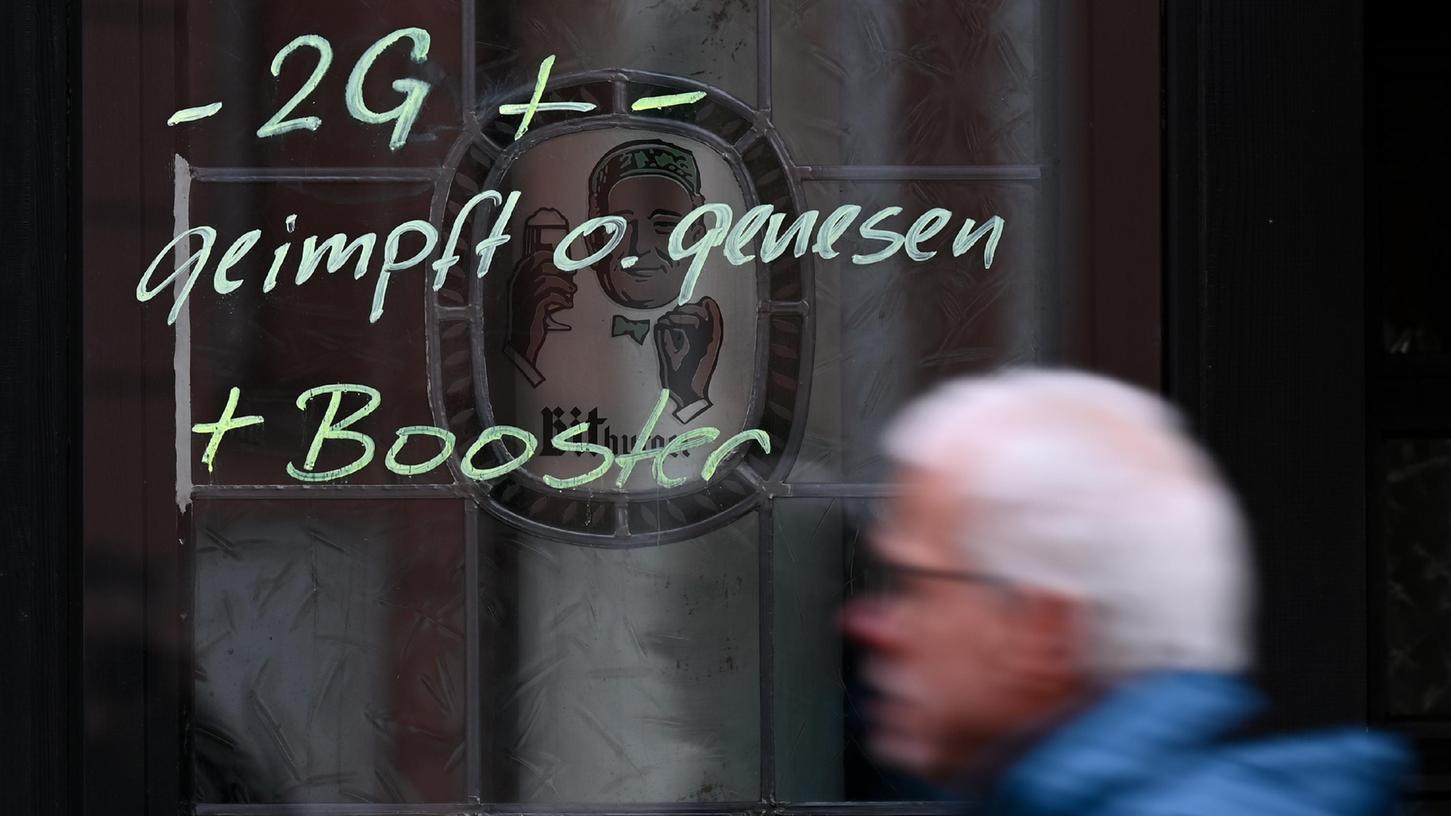 Wie geht es in Bayern weiter, welche Corona-Regelung wird künftig beim Besuch von Restaurants und Cafés gelten? Die Entscheidung soll voraussichtlich am Dienstag, 11. Januar 2022, fallen.
Wie geht es in Bayern weiter, welche Corona-Regelung wird künftig beim Besuch von Restaurants und Cafés gelten? Die Entscheidung soll voraussichtlich am Dienstag, 11. Januar 2022, fallen.