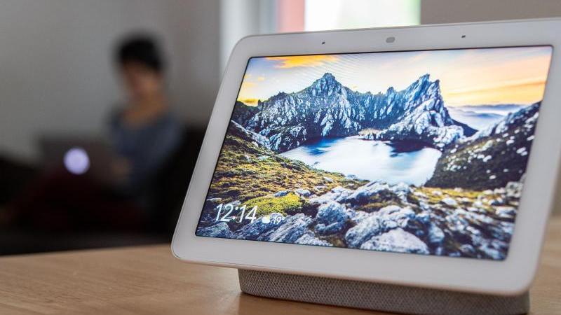 Google Nest Hub: Auf dem Display lässt sich künftig keine Gruppenlautstärke mehr regeln. Gleiches gilt für die Google-Home-App, Googles Sprachassistenten oder die Lautstärkewippen von Smartphones. Google Nest Hub: Auf dem Display lässt sich künftig keine Gruppenlautstärke mehr regeln. Gleiches gilt für die Google-Home-App, Googles Sprachassistenten oder die Lautstärkewippen von Smartphones.
