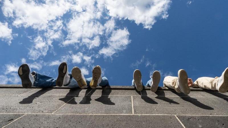Sonnige Aussicht für die berufliche Zukunft nach dem Abi: Jugendliche aus nichtakademischen Familien können über ein Förderprogramm Unterstützung bekommen. Sonnige Aussicht für die berufliche Zukunft nach dem Abi: Jugendliche aus nichtakademischen Familien können über ein Förderprogramm Unterstützung bekommen.