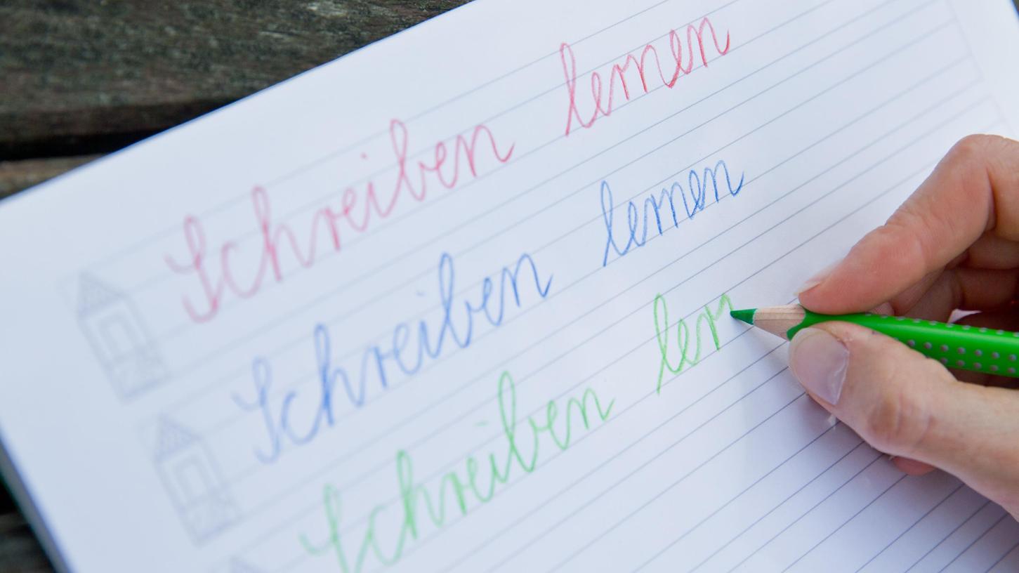 Studien belegen: Kinder, die mehr mit der Hand schreiben, sind in der Schule erfolgreicher.   