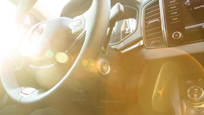 Sonnige Zeiten für Pendler? Wer für den Beruf einen weiten Weg hat und wenig verdient, kann unter Umständen mit der Mobilitätsprämie seine Steuerlast senken. Sonnige Zeiten für Pendler? Wer für den Beruf einen weiten Weg hat und wenig verdient, kann unter Umständen mit der Mobilitätsprämie seine Steuerlast senken.