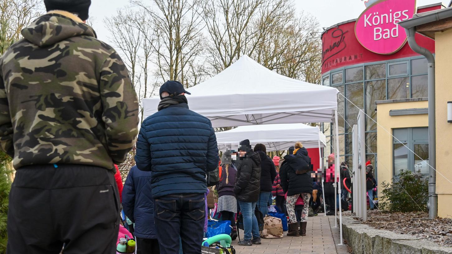 Beliebtes Ziel: Das Königsbad wird nicht nur wie hier zur Weihnachtsferien–Zeit von Menschen aus der ganzen Region besucht.
Beliebtes Ziel: Das Königsbad wird nicht nur wie hier zur Weihnachtsferien–Zeit von Menschen aus der ganzen Region besucht.