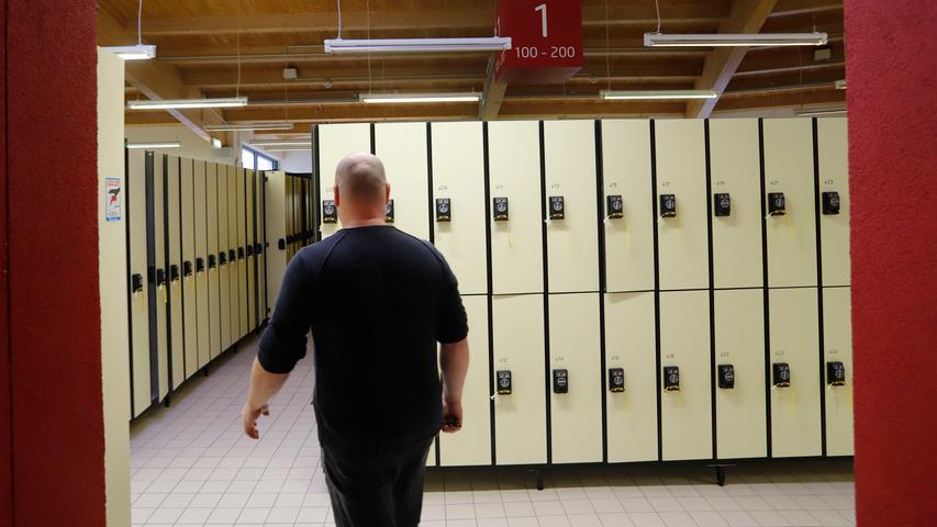 Die bisherigen fünf Sammelumkleiden seien nach allgemeiner Meinung zu wenig, sie sollen erneuert und erweitert werden.
Die bisherigen fünf Sammelumkleiden seien nach allgemeiner Meinung zu wenig, sie sollen erneuert und erweitert werden.