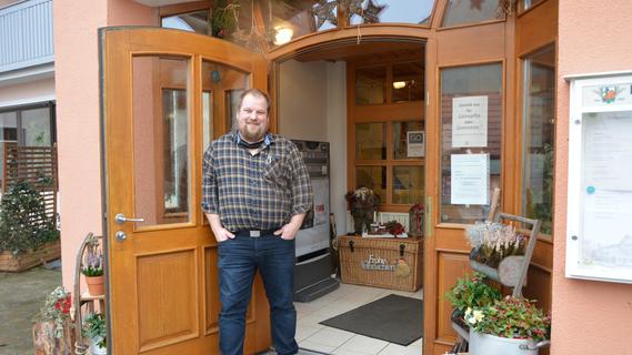 Christoph Rummer betreibt den „Frankenhof am Altmühlsee“ in Streudorf. 2G ist besser als 2G-plus, sagt er zur gestrigen Entscheidung der bayerischen Staatsregierung. Einfach hat es seine Branche derzeit dennoch nicht.
Christoph Rummer betreibt den „Frankenhof am Altmühlsee“ in Streudorf. 2G ist besser als 2G-plus, sagt er zur gestrigen Entscheidung der bayerischen Staatsregierung. Einfach hat es seine Branche derzeit dennoch nicht.