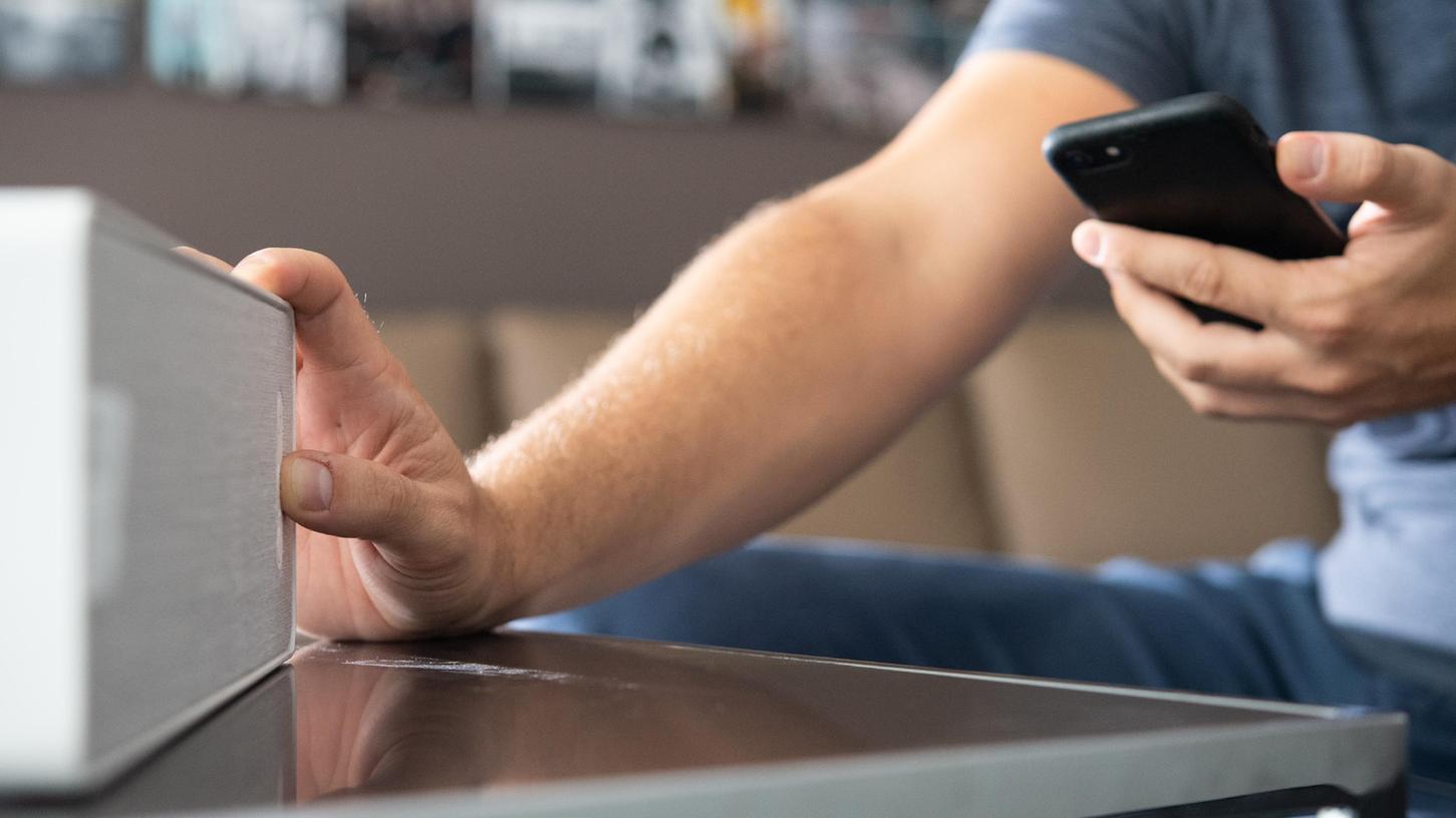 Das Streamen von Musik wird immer beliebter. Im vergangenen Jahr wurden hierzulande 165 Milliarden Streams gemessen · fast ein Fünftel mehr als 2020
Das Streamen von Musik wird immer beliebter. Im vergangenen Jahr wurden hierzulande 165 Milliarden Streams gemessen · fast ein Fünftel mehr als 2020