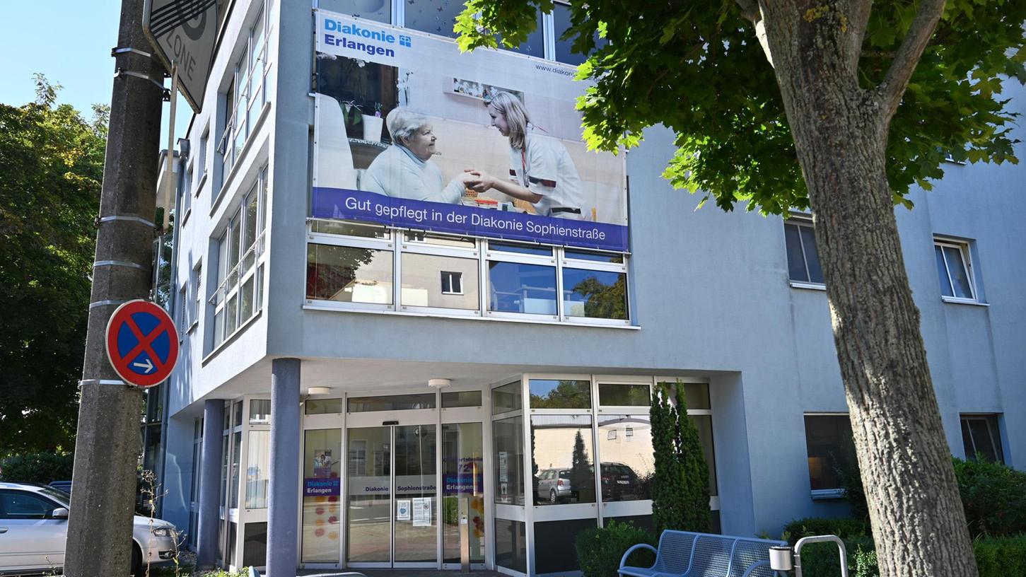 Noch ist nicht klar, wie es mit der Diakonie Erlangen als Vermieter und Mieter an der Sophienstraße weitergeht.
Noch ist nicht klar, wie es mit der Diakonie Erlangen als Vermieter und Mieter an der Sophienstraße weitergeht.