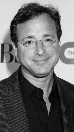Der TV-Star und Komiker aus den USA ist nur 65 Jahre alt geworden. Der Tausendsassa ist vor allem durch die Sitcom "Full House" bekannt geworden, die von 1987 bis 1995 beim US-Sender ABC ausgestrahlt wurde. Mehrere Schauspieler und Comedians zeigen sich bestürzt über Sagets überraschenden Tod.