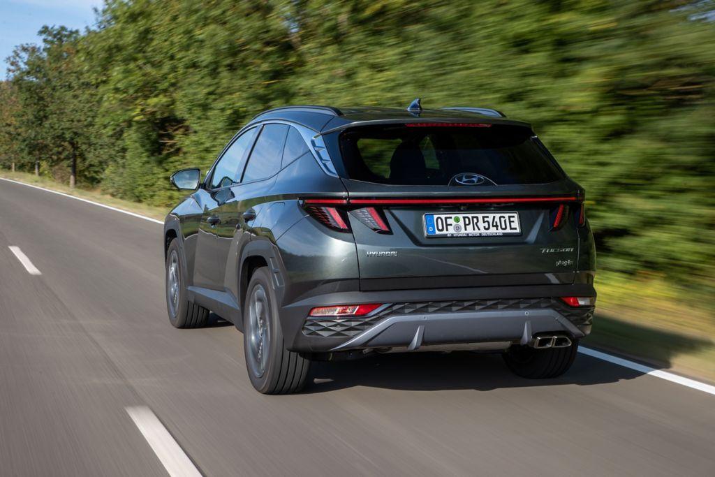 Der Tucson Plug-in-Hybrid beschäftigt einerseits einen Vierzylinder-Turbo-Benziner mit 132 kW/180 PS und andererseits einen 67 kW/91 PS starken Elektromotor.