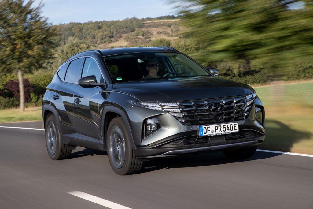Mit 62 Kilometern elektrischer Norm-Reichweite erfüllt der Tucson PHEV die jüngst verschärften Förderrichtlinien für Plug-in-Hybride. In der Praxis sind knapp 50 Kilometer realistisch.
