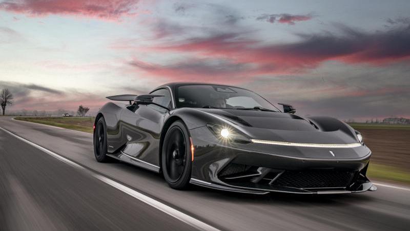 Auch wenn sich der Pininfarina Battista von außen kaum von anderen Supersportwagen unterscheidet, machen ihn die 1900 PS doch zu etwas Besonderem. Auch wenn sich der Pininfarina Battista von außen kaum von anderen Supersportwagen unterscheidet, machen ihn die 1900 PS doch zu etwas Besonderem.