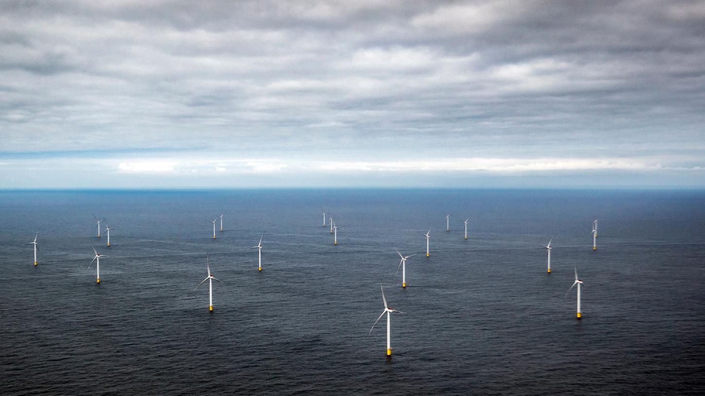Die Windkraftanlagen des Offshore-Windparks "Race Bank" vor der Küste der Grafschaften Norfolk und Lincolnshire in der Nordsee. 