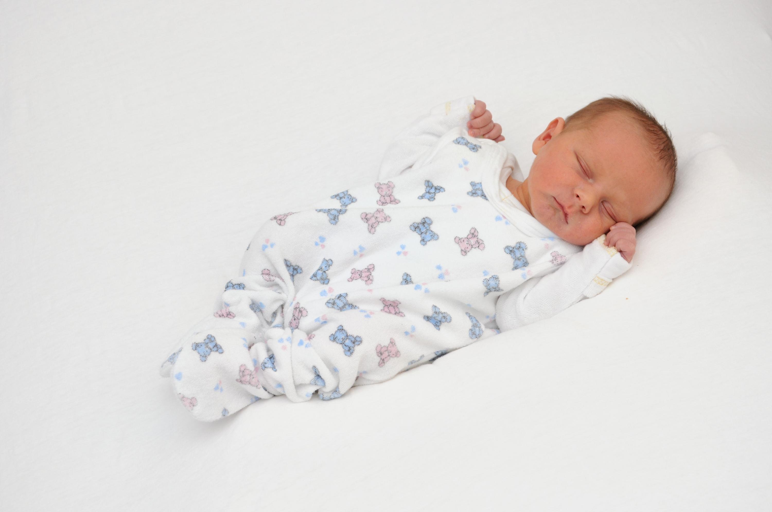 Am 9. Januar erblickte der kleine Henry Thomas das Licht der Welt im Nürnberger Südklinikum. Er bringt 3280 Gramm bei 51 Zentimeter Körpergröße auf die Waage. 