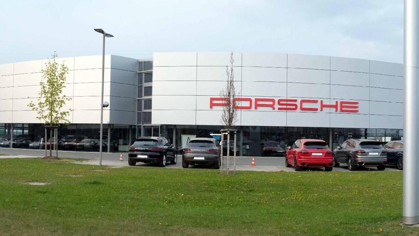Auch das Umfeld des Porsche-Zentrums bietet Platz für den Neubau der Erziehungswissenschaften.
Auch das Umfeld des Porsche-Zentrums bietet Platz für den Neubau der Erziehungswissenschaften.