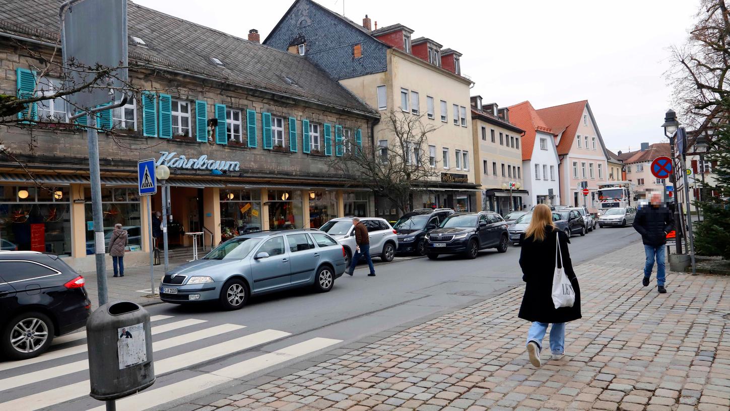Kein motorisierter Verkehr mehr zwischen Feinkost Karnbaum und dem Marktplatz? Die Forchheimer Sozialdemokraten plädieren für diese Maßnahme, um dem Verkehr in der Hornschuchallee Herr zu werden.
Kein motorisierter Verkehr mehr zwischen Feinkost Karnbaum und dem Marktplatz? Die Forchheimer Sozialdemokraten plädieren für diese Maßnahme, um dem Verkehr in der Hornschuchallee Herr zu werden.
