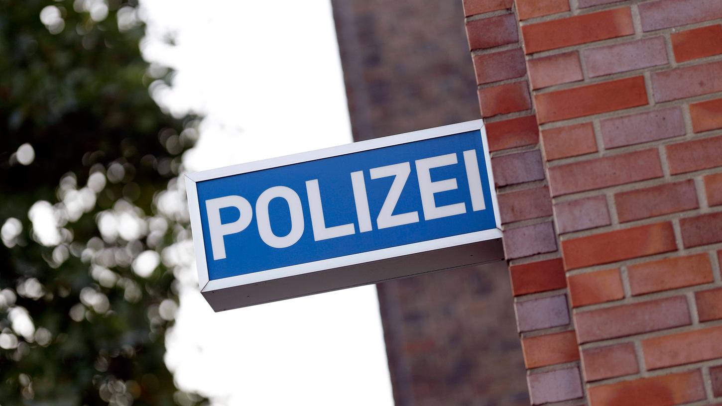 Vor dem geistigen Auge klicken schon die Handschellen? Mit dieser Angst spielen die Phishing-Drahtzieher hinter den falschen Vorladungs-Mails.
Vor dem geistigen Auge klicken schon die Handschellen? Mit dieser Angst spielen die Phishing-Drahtzieher hinter den falschen Vorladungs-Mails.