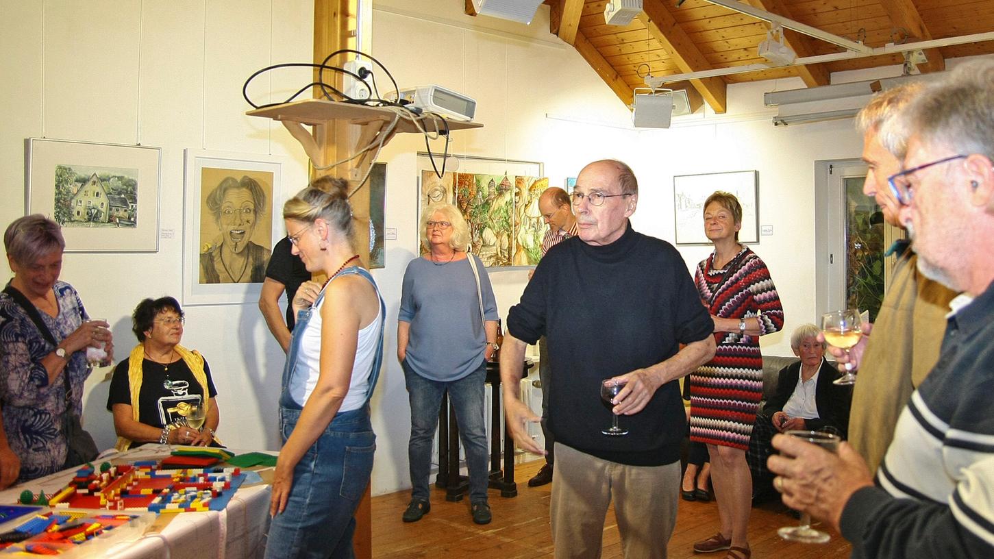 Die Galerie Bernstein des verstorbenen Hans Joachim Strauß (Mitte) ist seit vielen Jahren ein beliebter Treffpunkt für Künstler und Kunstinteressierte in Feucht. Bis Ende Juni muss der Themenkunstverein umziehen. Die Galerie Bernstein des verstorbenen Hans Joachim Strauß (Mitte) ist seit vielen Jahren ein beliebter Treffpunkt für Künstler und Kunstinteressierte in Feucht. Bis Ende Juni muss der Themenkunstverein umziehen.