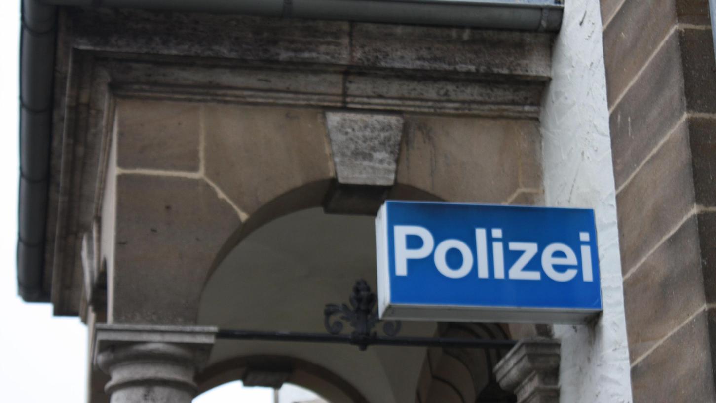 Auch für die Polizei Gunzenhausen war das ein ungewöhnlicher Einsatz: Bei einer Wohnungsauflösung wurde eine Handgranate gefunden.   
