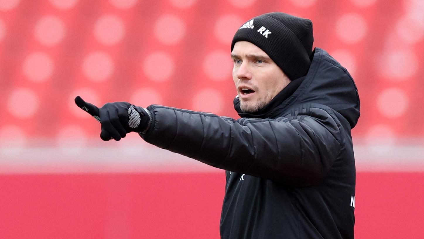 Da geht's lang - aber wohin? Club-Trainer Robert Klauß erwartet eine spannende, enge Restsaison in der zweiten Liga.
Da geht's lang - aber wohin? Club-Trainer Robert Klauß erwartet eine spannende, enge Restsaison in der zweiten Liga.