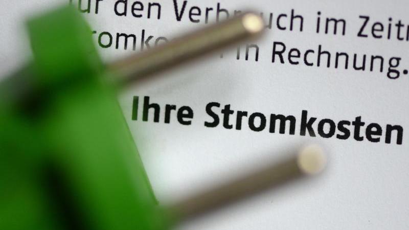 Kunden, deren Energieanbieter die Lieferung einstellt, landen automatisch beim Grundversorger. Dort bezahlen sie oft deutlich mehr als die Bestandskunden, bemängeln Verbraucherschützer. Kunden, deren Energieanbieter die Lieferung einstellt, landen automatisch beim Grundversorger. Dort bezahlen sie oft deutlich mehr als die Bestandskunden, bemängeln Verbraucherschützer.