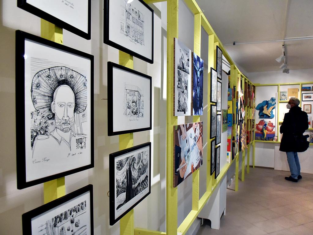 Auch Künstlerisches von Profi-Zeichnern findet sich in der Ausstellung.
Auch Künstlerisches von Profi-Zeichnern findet sich in der Ausstellung.