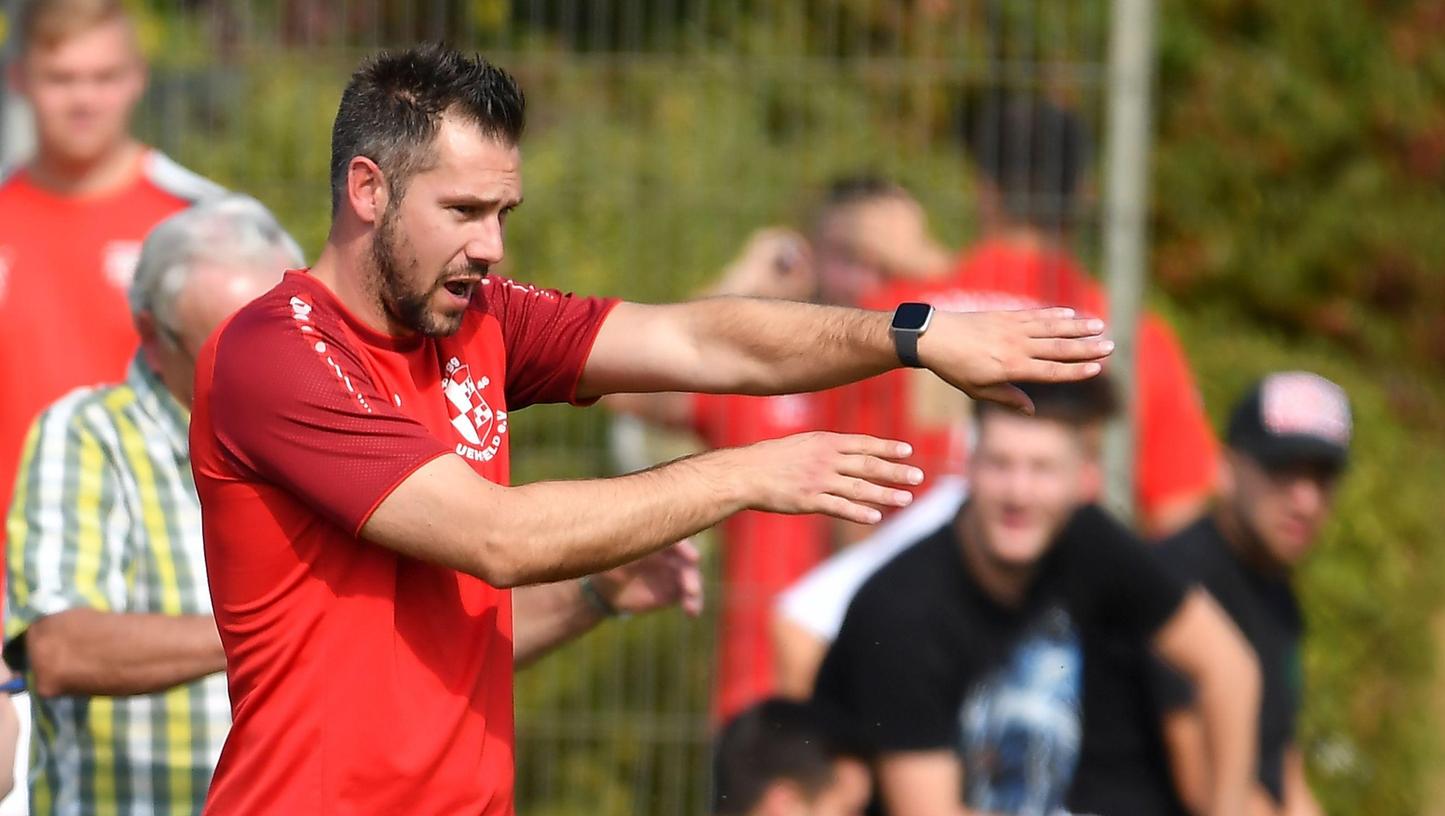 Auch wenn es sportlich gegen den Abstieg geht, soll Florian Gräf über die Saison hinaus Trainer in Uehfeld bleiben.
Auch wenn es sportlich gegen den Abstieg geht, soll Florian Gräf über die Saison hinaus Trainer in Uehfeld bleiben.