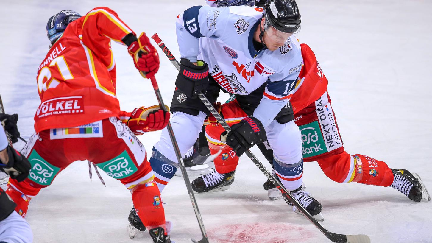 Auf dem Punkt im Puckbesitz? Nein, Ryan Stoa wurde hier nur zufällig auf dem Punkt fotografiert. 