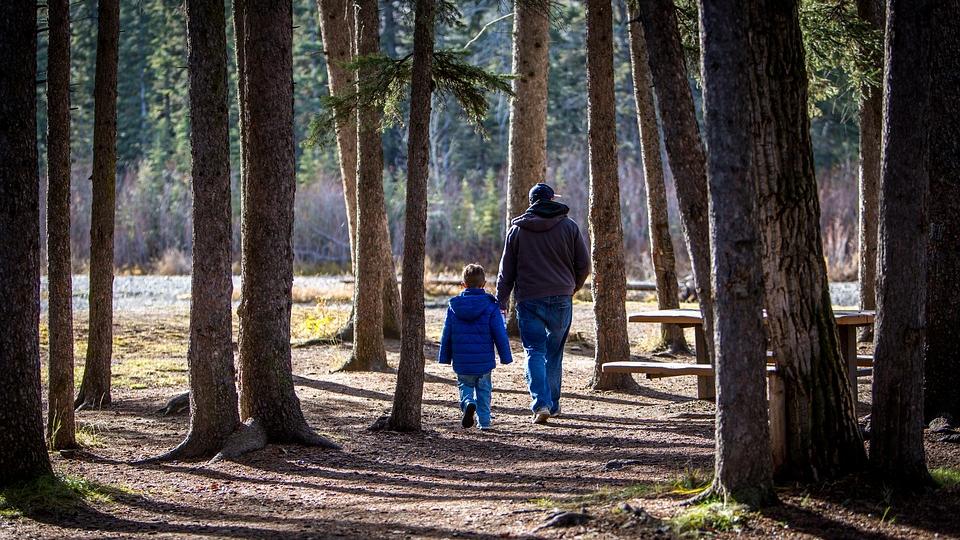In der kanadischen Provinz Québec hat ein Gericht einem impfskeptischen Vater vorübergehend das Sorgerecht für sein zwölfjähriges Kind entzogen. In der kanadischen Provinz Québec hat ein Gericht einem impfskeptischen Vater vorübergehend das Sorgerecht für sein zwölfjähriges Kind entzogen.
