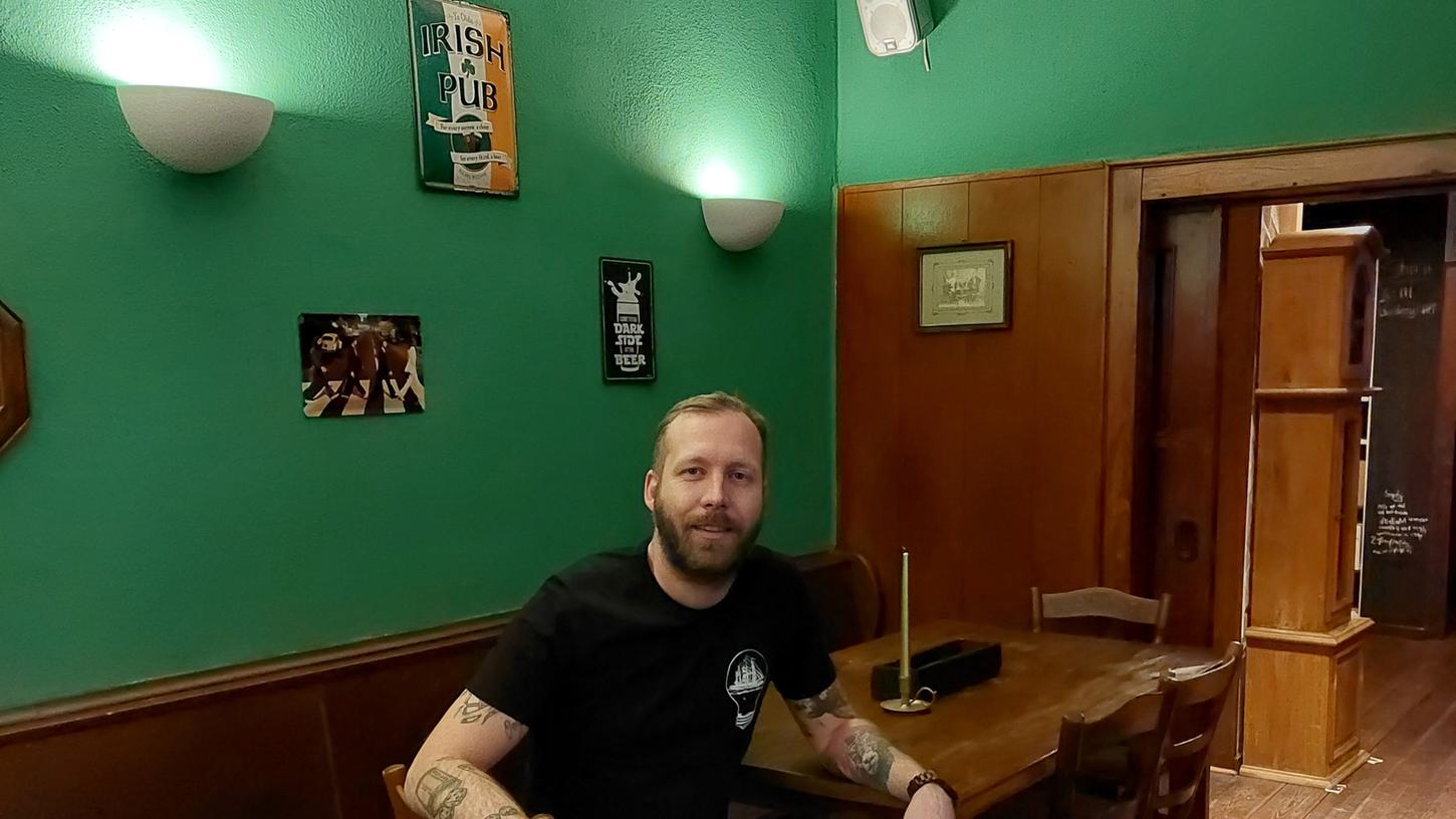 Im März will Patrick Bobisch seinen Irish Pub St. Paddy`s eröffnen und sich den Traum vom eigenen Lokal erfüllen. Im März will Patrick Bobisch seinen Irish Pub St. Paddy`s eröffnen und sich den Traum vom eigenen Lokal erfüllen.