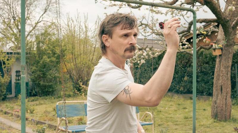 Florian Lukas als Eddie in der Comedy-Serie «Die Wespe». Florian Lukas als Eddie in der Comedy-Serie «Die Wespe».