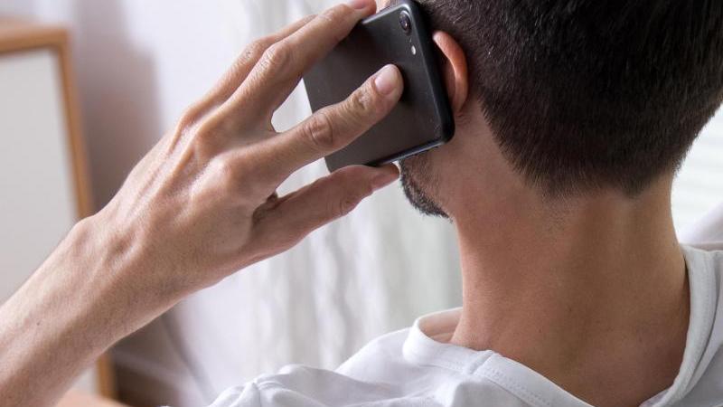 Wieder der Werbe-Troll am Telefon und nicht Mama? Unverlange Werbeanrufe kann man bei der Bundesnetzagentur anzeigen. Wieder der Werbe-Troll am Telefon und nicht Mama? Unverlange Werbeanrufe kann man bei der Bundesnetzagentur anzeigen.