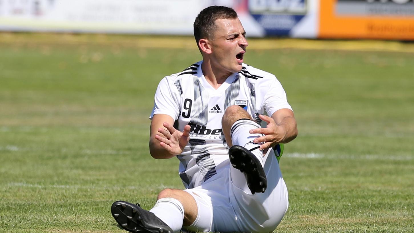 Schmerzhaft: Lukas Dütsch hat die Sportvereinigung Jahn nur ungern verlassen. Doch mit Hausbau und neuer Arbeitsstelle muss der 28-Jährige andere Priritäten setzen.
Schmerzhaft: Lukas Dütsch hat die Sportvereinigung Jahn nur ungern verlassen. Doch mit Hausbau und neuer Arbeitsstelle muss der 28-Jährige andere Priritäten setzen.