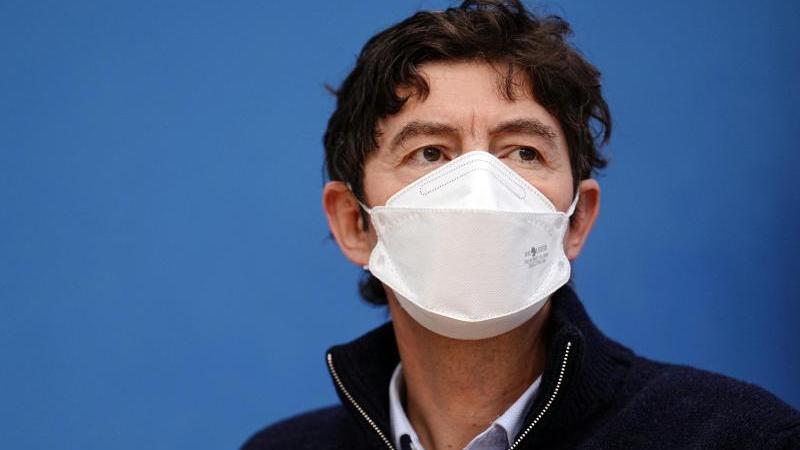 Virologe Christian Drosten hält eine Durchseuchung zum jetzigen Zeitpunkt für gefährlich.
Virologe Christian Drosten hält eine Durchseuchung zum jetzigen Zeitpunkt für gefährlich.