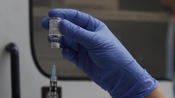 Novavax startet heute in Deutschland: Wer den Proteinimpfstoff zuerst bekommt